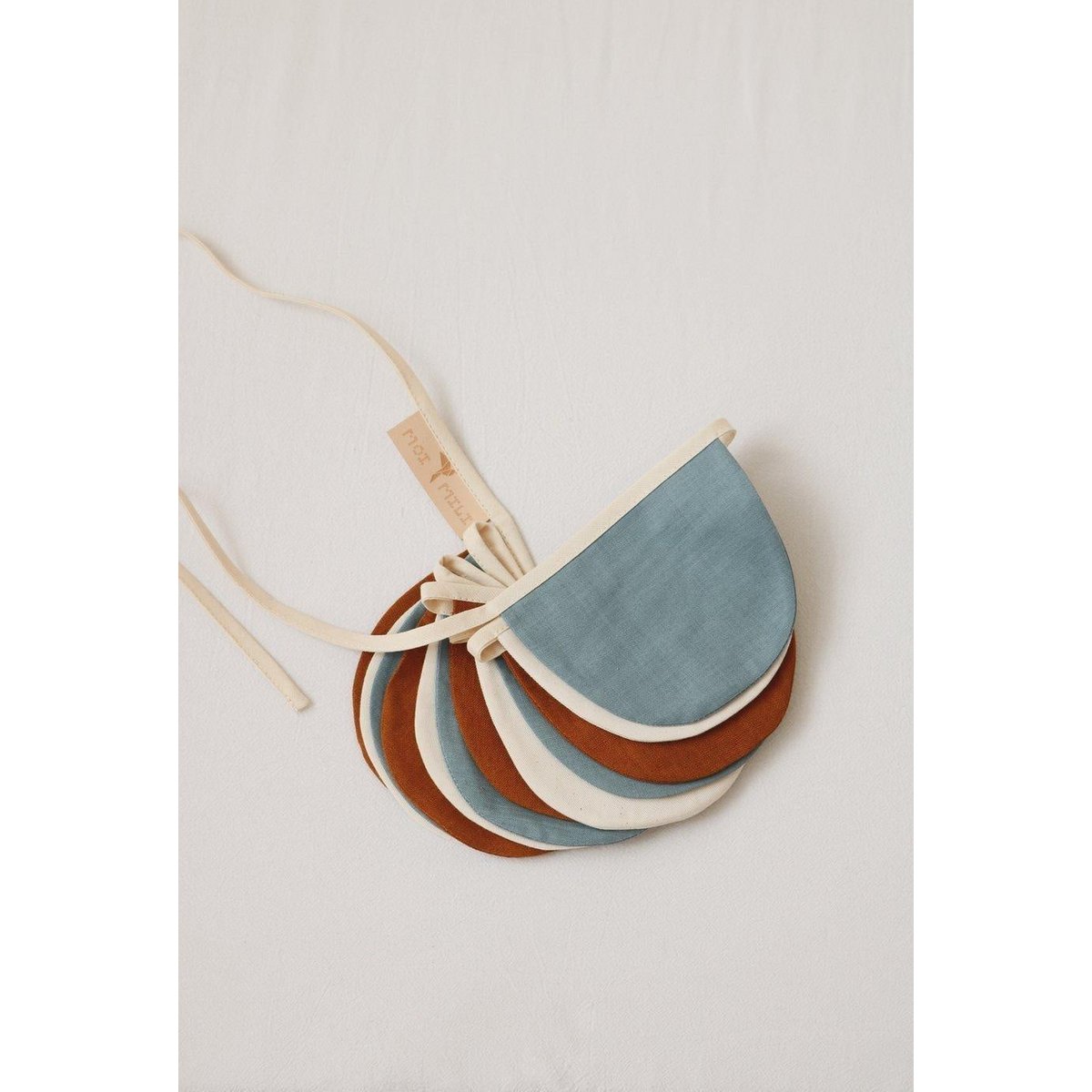 Ayla halvemaan slinger - multicolor