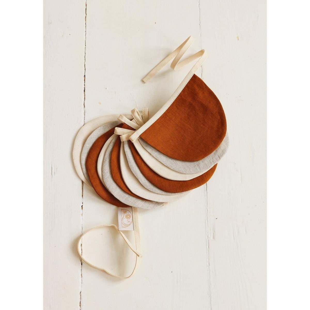 Ayla halvemaan slinger - crème geel