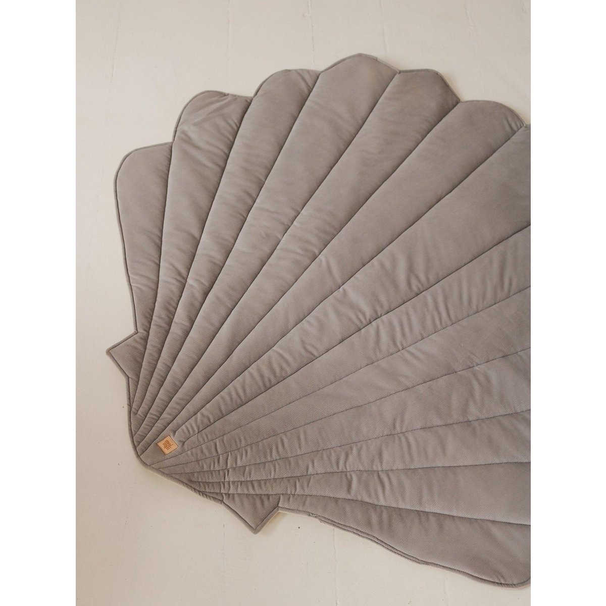 Janna schelp speelmat – grijs